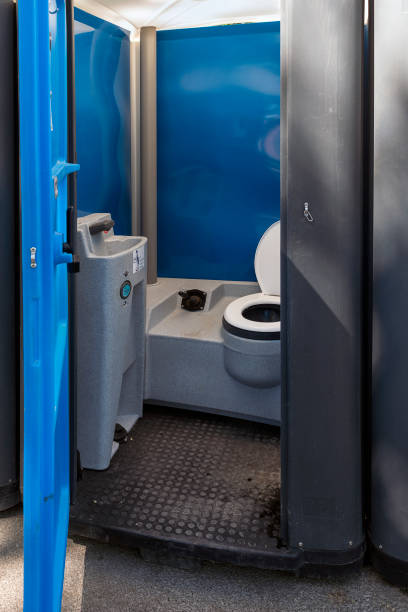 Best Porta potty delivery and setup  in Lyons, IL